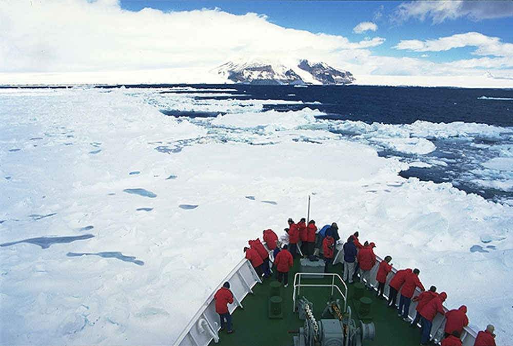 Antarctica_ship-bow.jpg