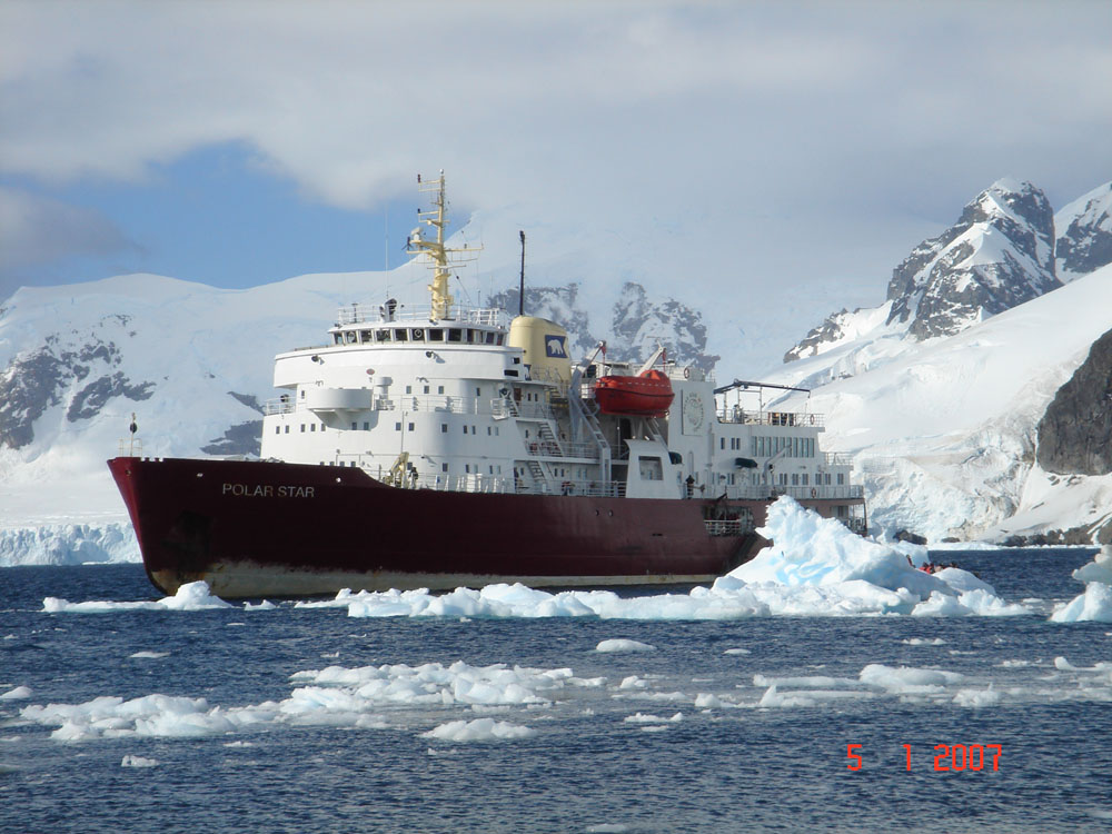 Antartica-boat.jpg